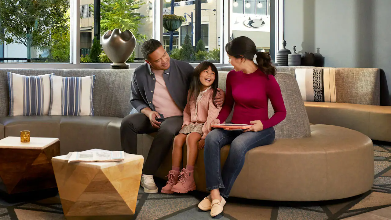 HP-P0507-Family-Lobby-Leisure